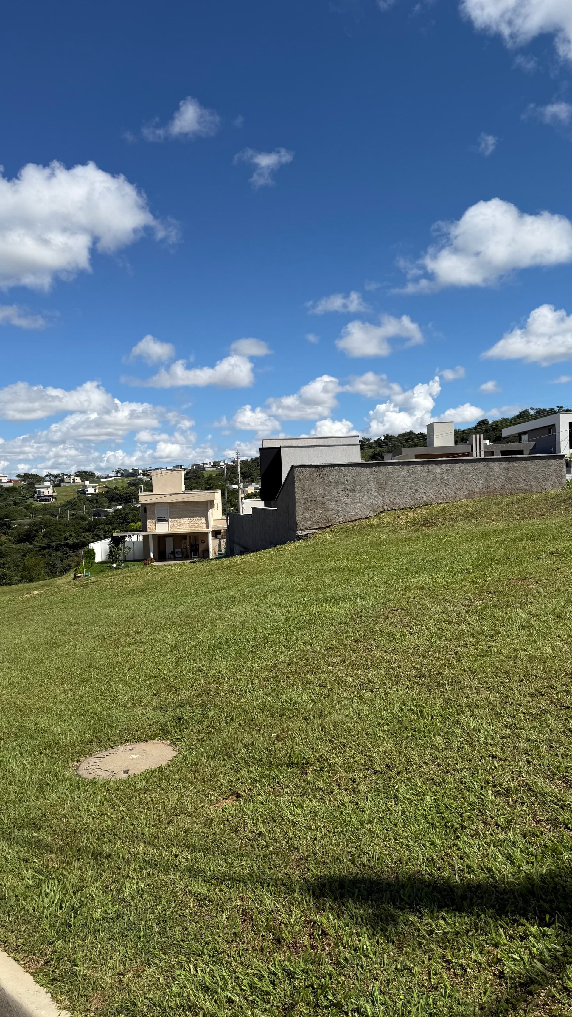 Lote esquina condomínio fechado