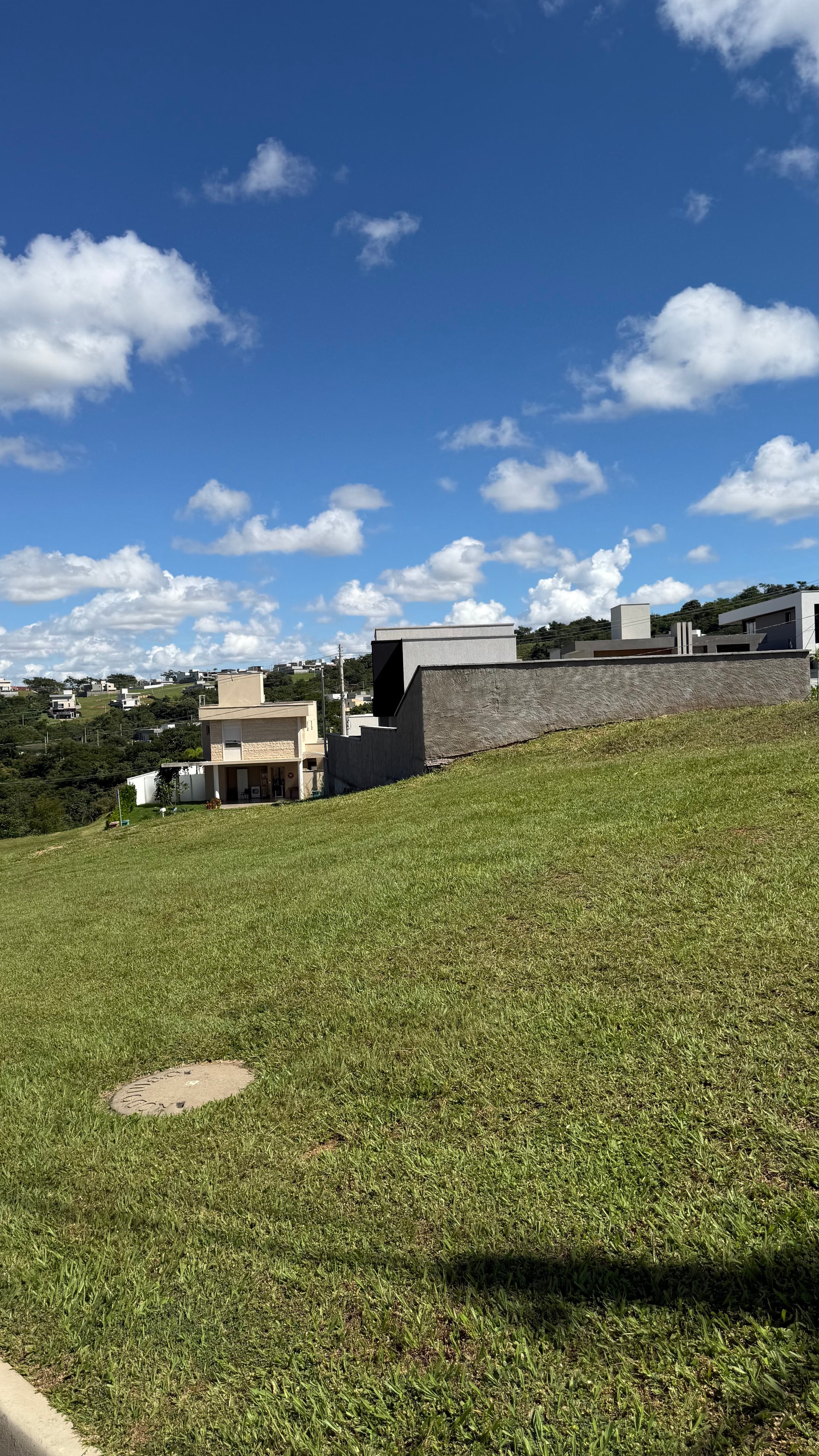 Lote esquina condomínio fechado
