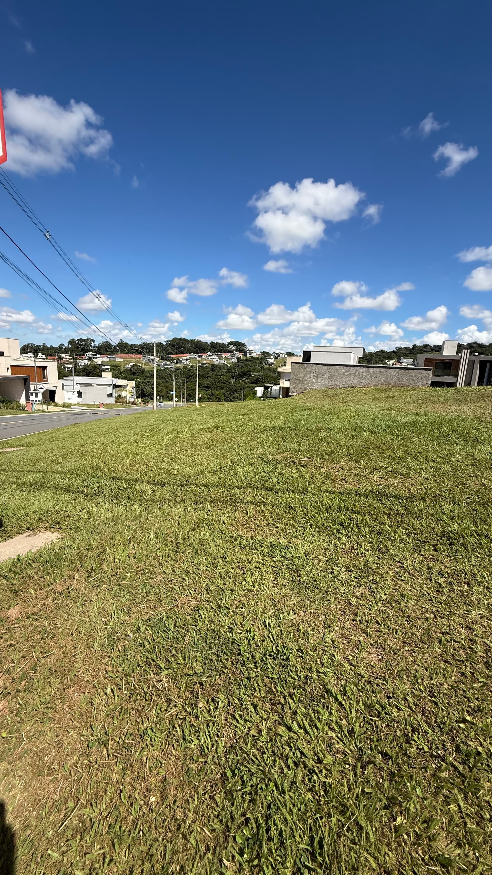 Lote esquina condomínio fechado