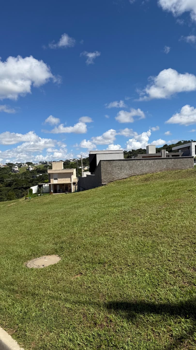 Lote esquina condomínio fechado